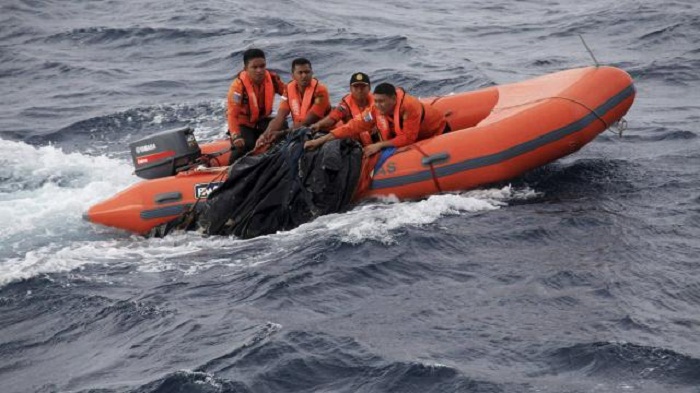 Indonésie: 12 disparus après un naufrage