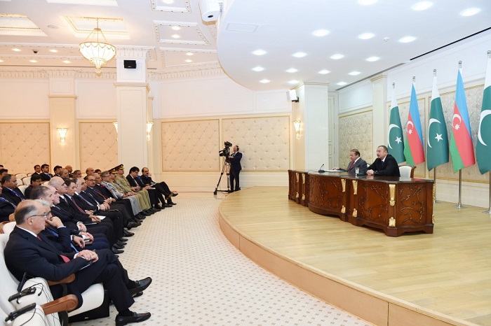 Pressekonferenz des Präsidenten von Aserbaidschan Ilham Aliyev und des Premierministers von Pakistan Muhammad Nawaz Sharif