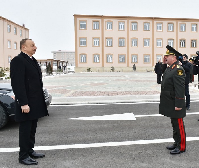 Nachitschewan:  Präsident Ilham Aliyev besucht militärische Einheit „N“ der Sondertruppe 
