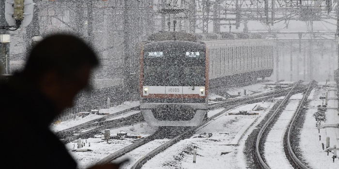 Des milliers de passagers bloqués par la neige dans le nord du Japon