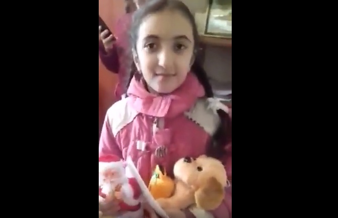 Şaxta Baba 10 yaşlı qızın arzusunu necə yerinə yetirdi – VİDEO