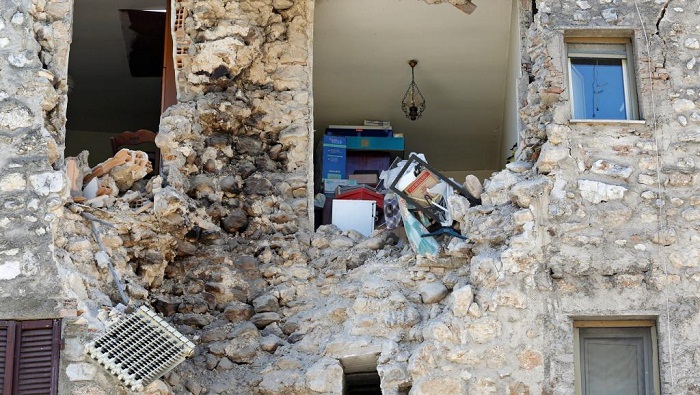 En Italie, Nursie frappé par un séisme - NO COMMENT