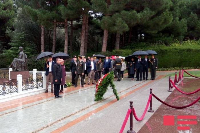 El ministro de Defensa ottomano  visitó la tumba de Heydar Aliyev y Valle de los Caidos (FOTOS)