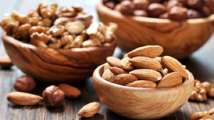 Eating  nuts  could reduce your risk of cancer
