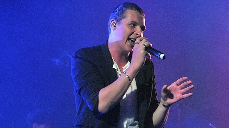 John Newman performs at closing ceremony of Baku 2015 - VIDEO