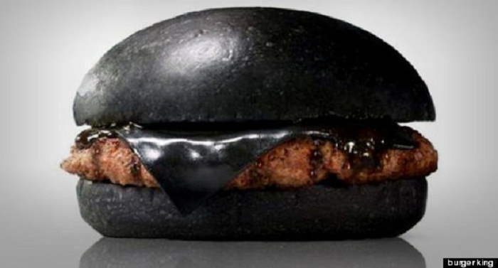 Le hamburger noir de Burger King est encore moins appétissant en vrai  PHOTOS