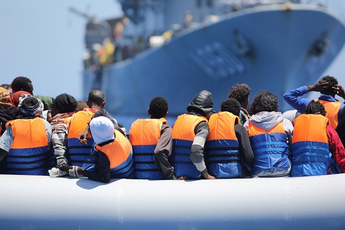 Un bateau de Frontex a recueilli 900 migrants