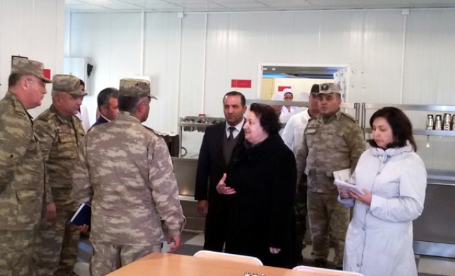 Ombudsman hərbi hissələrə baş çəkib