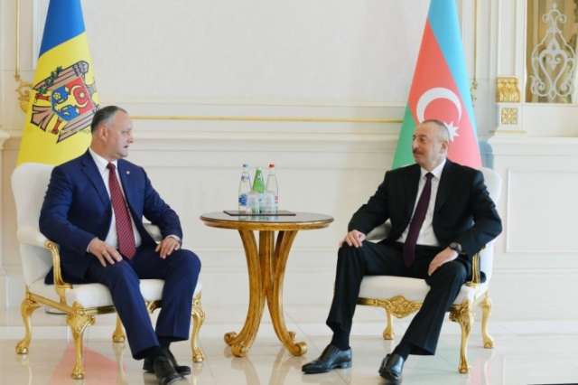 Azerbaijani, Moldovan presidents hold one-on-one meeting - PHOTO