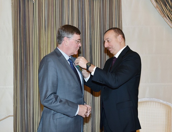 Le président Ilham Aliyev a décoré le fonctionnaire de l`ONU