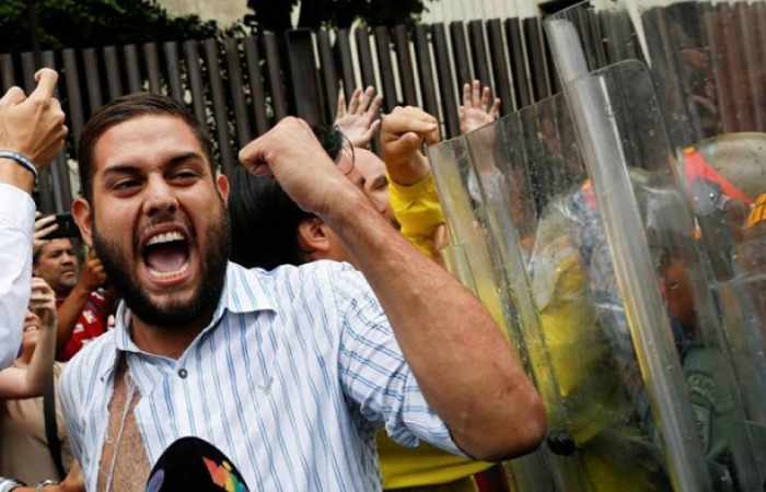 La oposición venezolana se prepara para volver a las calles tras el golpe de Estado