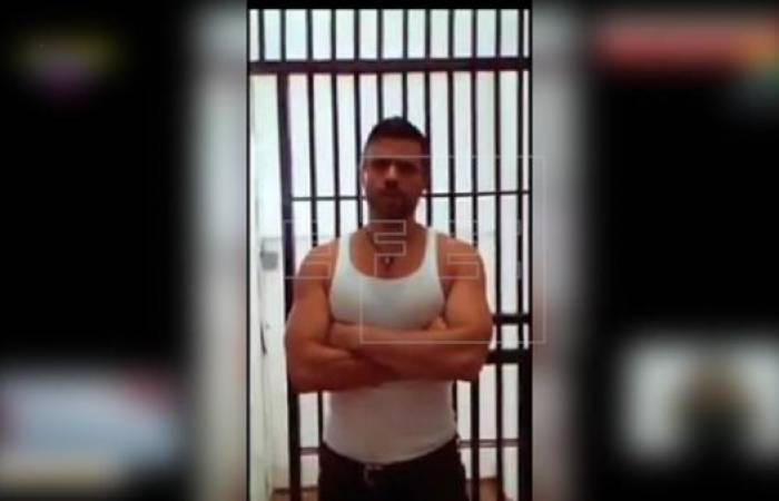 El opositor venezolano Leopoldo López envía una "fe de vida" desde su celda
