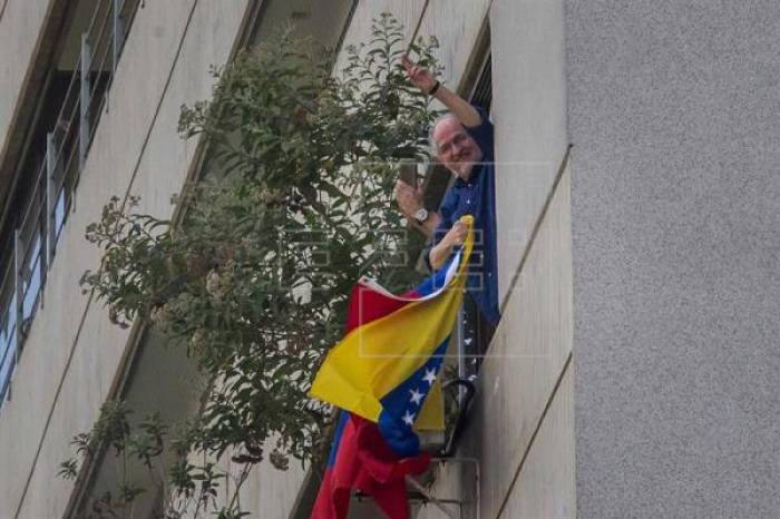 El opositor Antonio Ledezma regresa al arresto domiciliario en Caracas