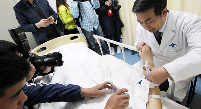 Increíble: médicos chinos logran `cultivar` una oreja en el brazo de un paciente