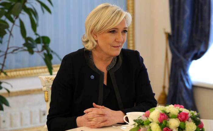 Le Pen ironise le choix de Macron