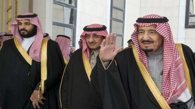 الملك السعودي يُعفي ولي العهد محمد بن نايف ويعين بدلا منه محمد بن سلمان