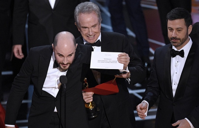 Academy apologizes for mistakenly naming 'La La Land' best picture at Oscars