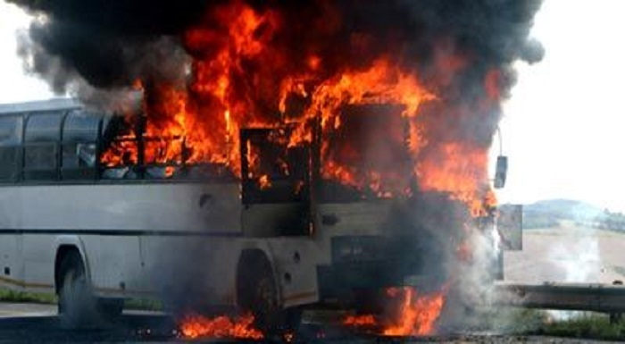 Bakıda sərnişin avtobusu yanıb