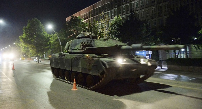 Tanque en las calles de AnkaraRevelan que varios golpistas turcos habían servido en las filas de la OTAN 