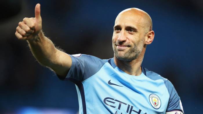 Adieux larmoyants de Zabaleta à des fans de City - VIDEO