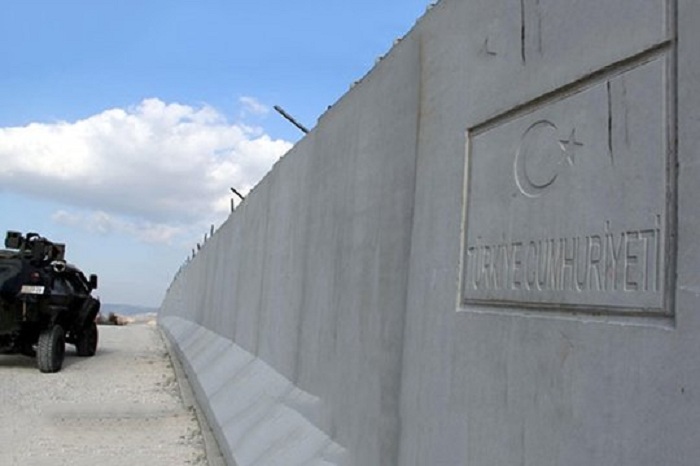 Turkey builds wall on the border with Armenia