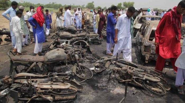 Pakistan: au moins 6 morts dans l'attaque d'un camion de police
