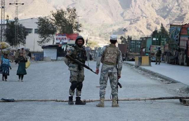 Le Pakistan rouvre temporairement sa frontière avec l’Afghanistan