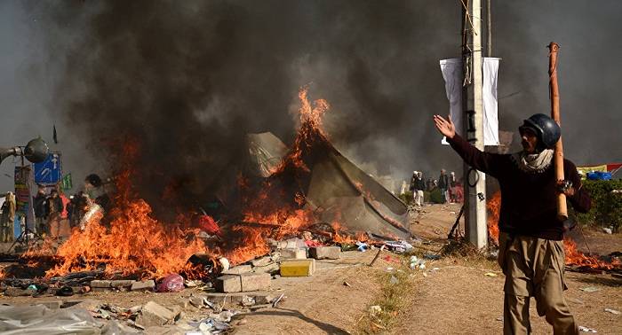 El ministro de Justicia pakistaní dimite en medio de protestas de islamistas
