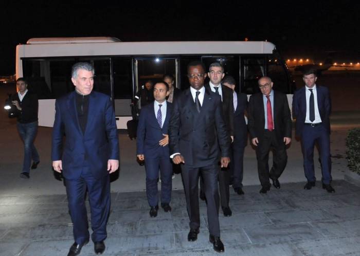 Präsident des Panafrikanischen Parlaments in Aserbaidschan angekommen
