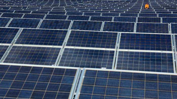 La plus grande centrale solaire flottante du monde lancée en Chine