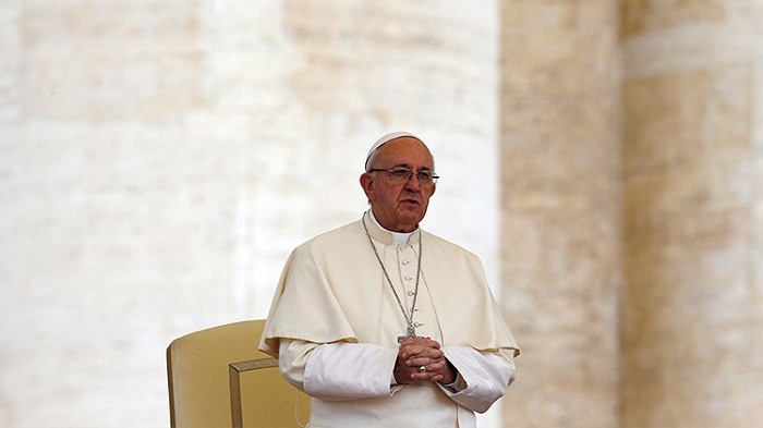 Papa asegura que “la violencia destruye y deforma la religión”