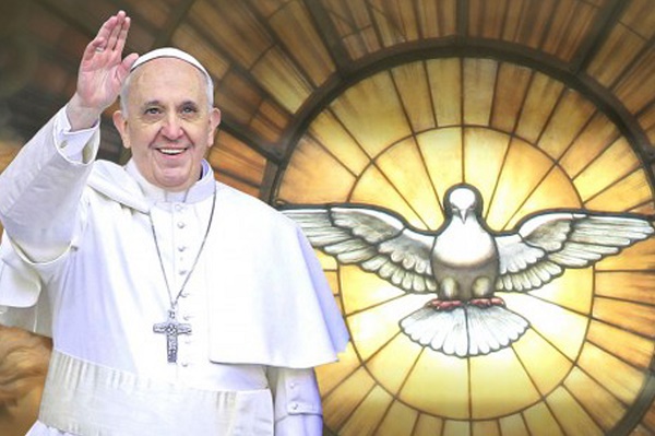 Le pape François appelle les églises d`Europe à accueillir des réfugiés