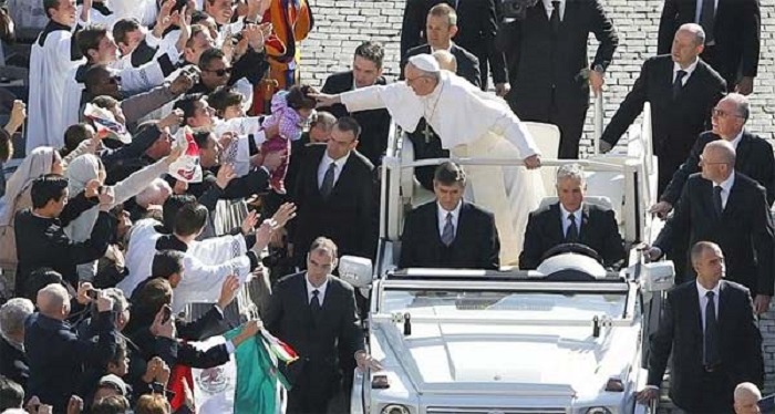 Pape François dit «non» à la Papamobile