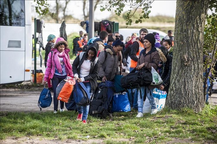 France: Paris accueille son premier camp humanitaire