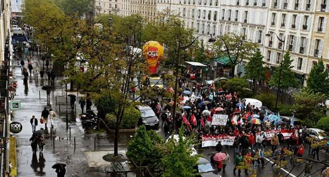 Des milliers de personnes manifestent à Paris contre le racisme