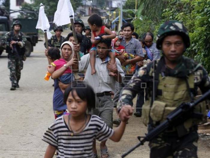 Sigue la guerra contra los yihadistas en Filipinas con 100 posibles bajas civiles