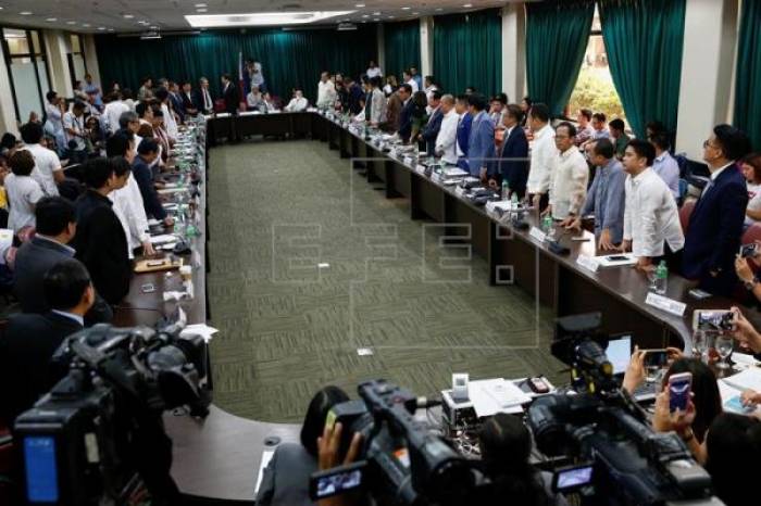 El Parlamento filipino desestima la solicitud de destitución de Duterte