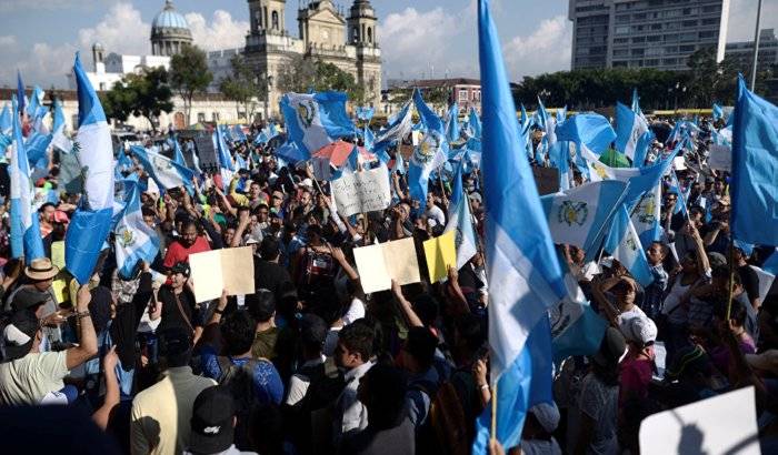 Sectores opositores de Guatemala convocan un paro por la renuncia del presidente