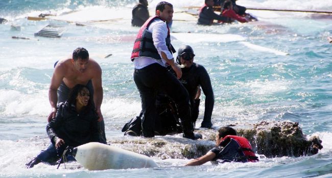 Italie: les corps de six migrants morts récupérés, 500 secourus