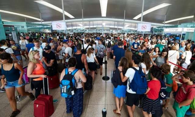 Blue passports could put UK citizens at back of queue, EU officials say