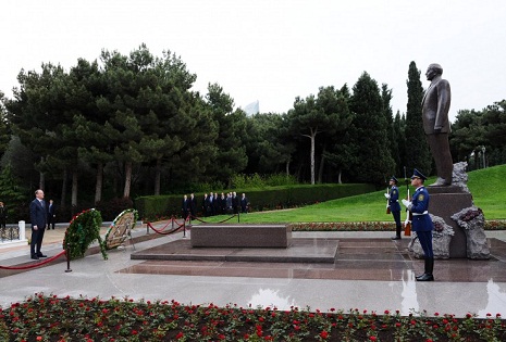 Secretary of Russian Security Council pays respect to national leader Heydar Aliyev