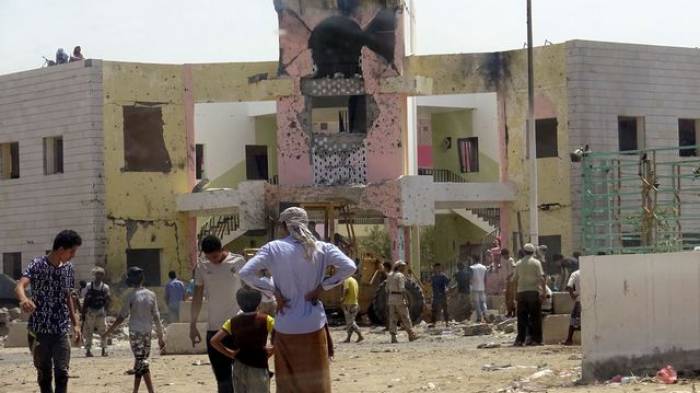 L'EI revendique l'attaque toujours en cours à Aden