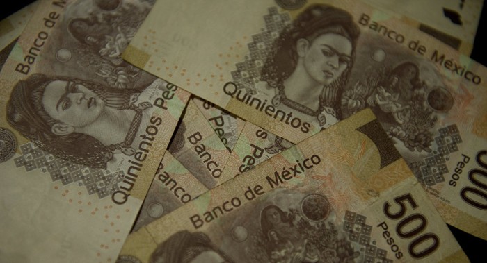 El peso mexicano se desploma al mínimo histórico de la última década