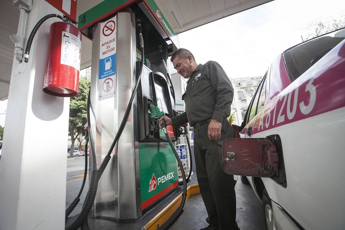 La subida de la gasolina y la luz amenaza con un repunte de la inflación en México