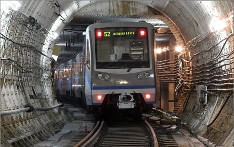 Metroda qatar sərnişini vurdu 