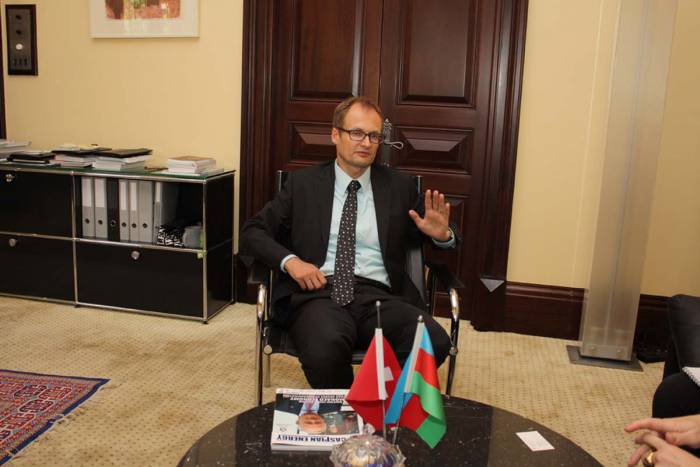 Über 20 Schweizer Unternehmen sind in Aserbaidschan tätig - Schweizer Botschafter