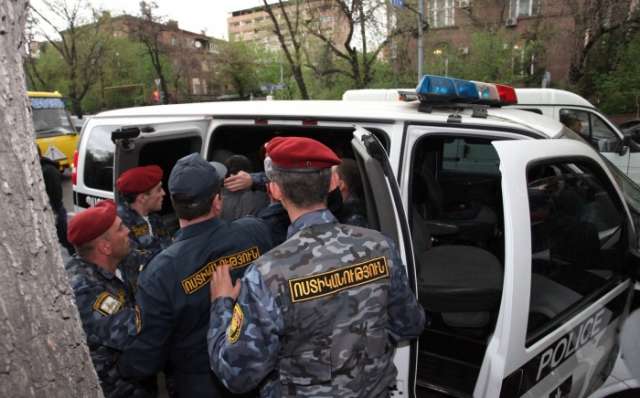 Journalists hindered by Republican proxies at polling stations in Armenia - VIDEO