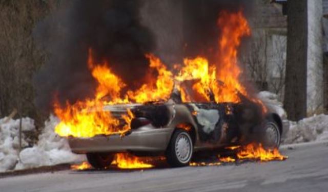 Traktor “Toyota” ilə toqquşdu - Sürücü diri-diri yandı 