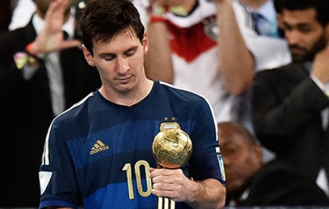 Maradonna: `Messi qızıl topa layiq deyil`
