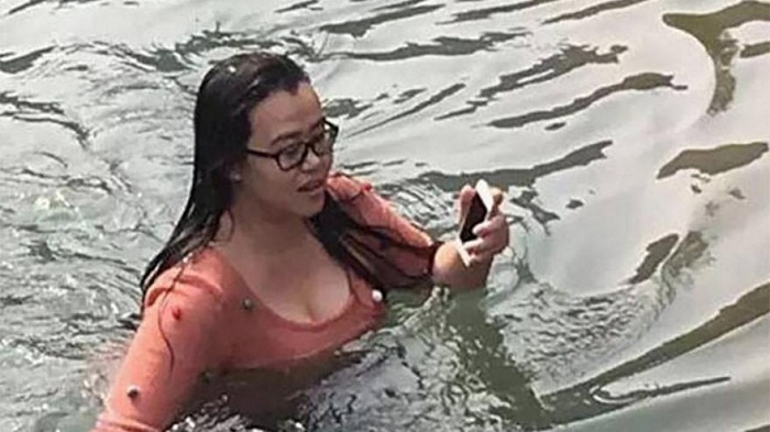 Elle plonge dans un lac glacé pour récupérer son iPhone
